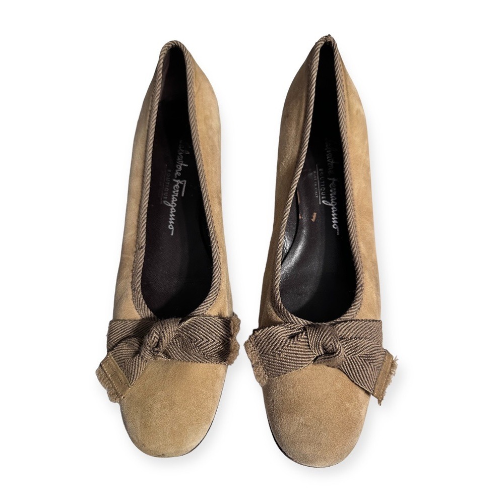 Salvatore Ferragamo Shoes Womens Size 7.5 Tan Suede Loafers Bow